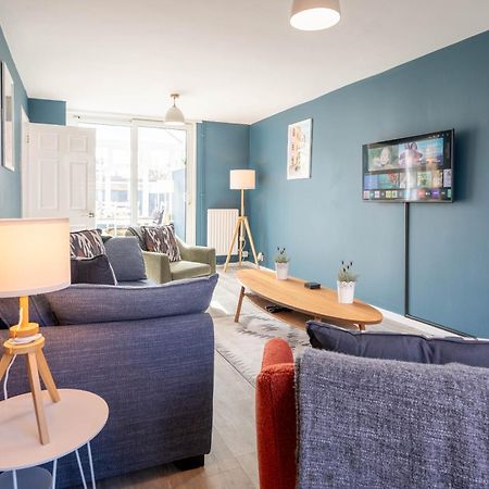 Gatwick Place - 4 Bed 2 Bath Self Contained House With Private Garden ホーリー エクステリア 写真