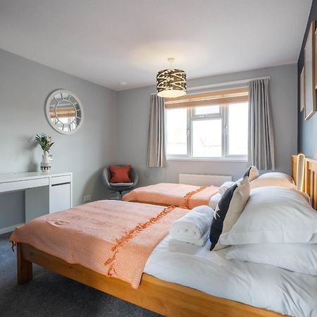 Gatwick Place - 4 Bed 2 Bath Self Contained House With Private Garden ホーリー エクステリア 写真