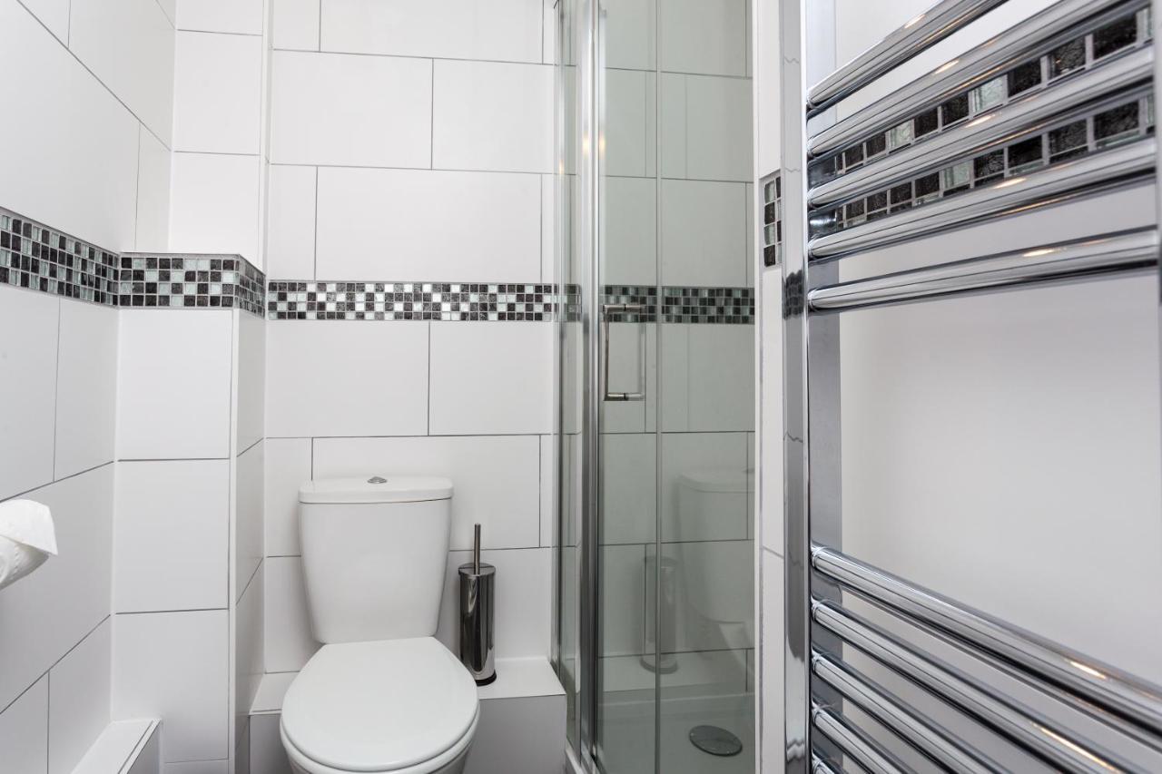 Gatwick Place - 4 Bed 2 Bath Self Contained House With Private Garden ホーリー エクステリア 写真