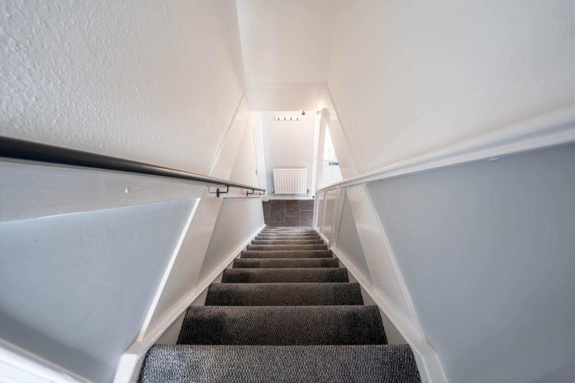 Gatwick Place - 4 Bed 2 Bath Self Contained House With Private Garden ホーリー エクステリア 写真