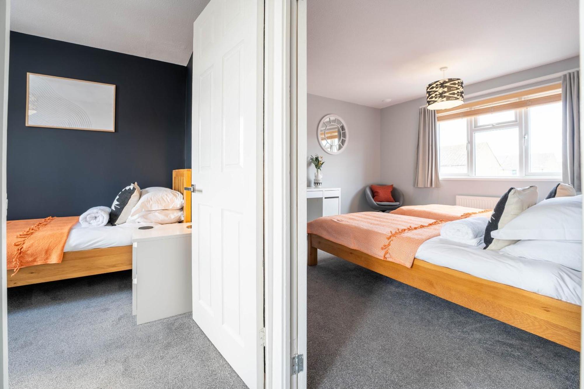Gatwick Place - 4 Bed 2 Bath Self Contained House With Private Garden ホーリー エクステリア 写真