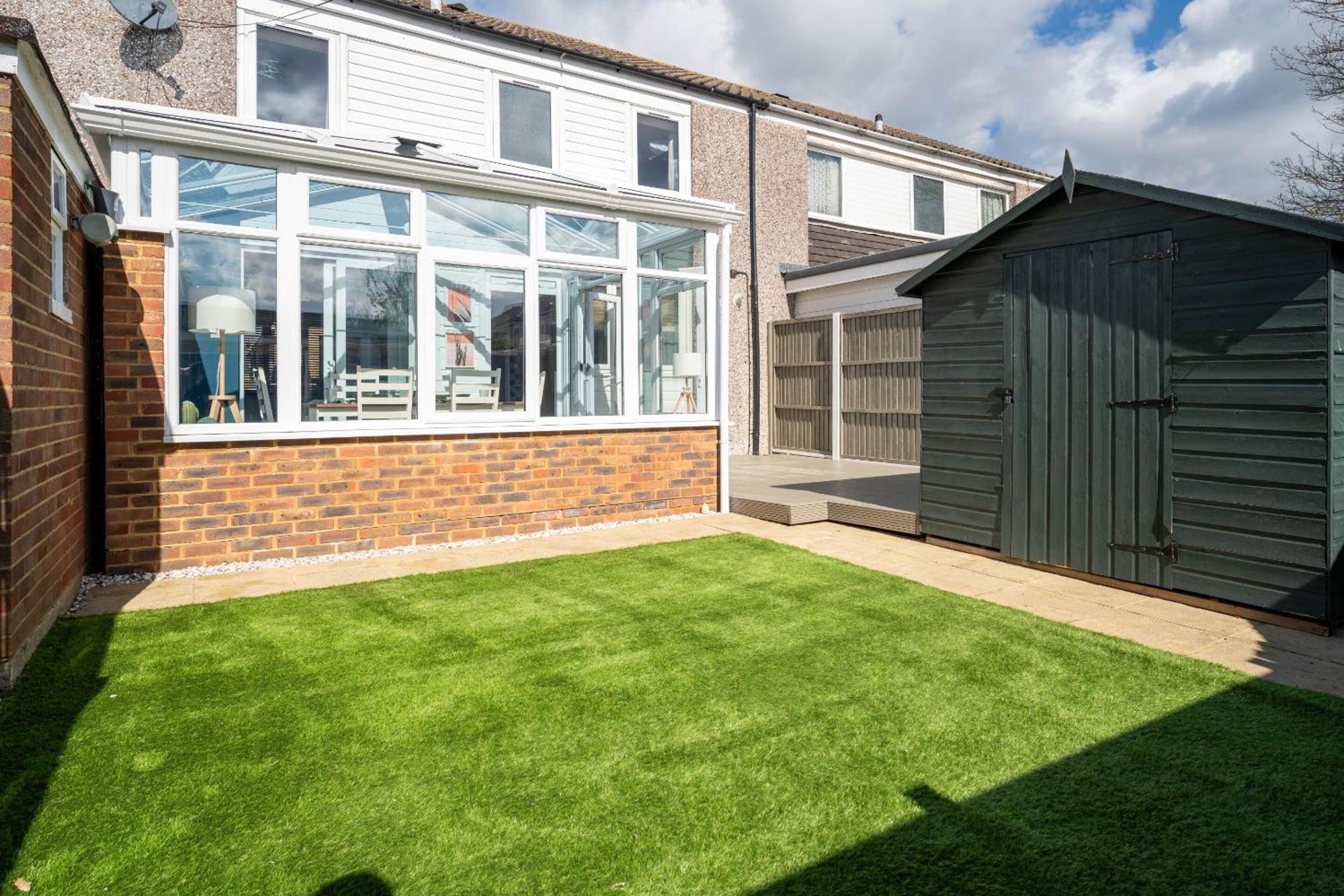 Gatwick Place - 4 Bed 2 Bath Self Contained House With Private Garden ホーリー エクステリア 写真