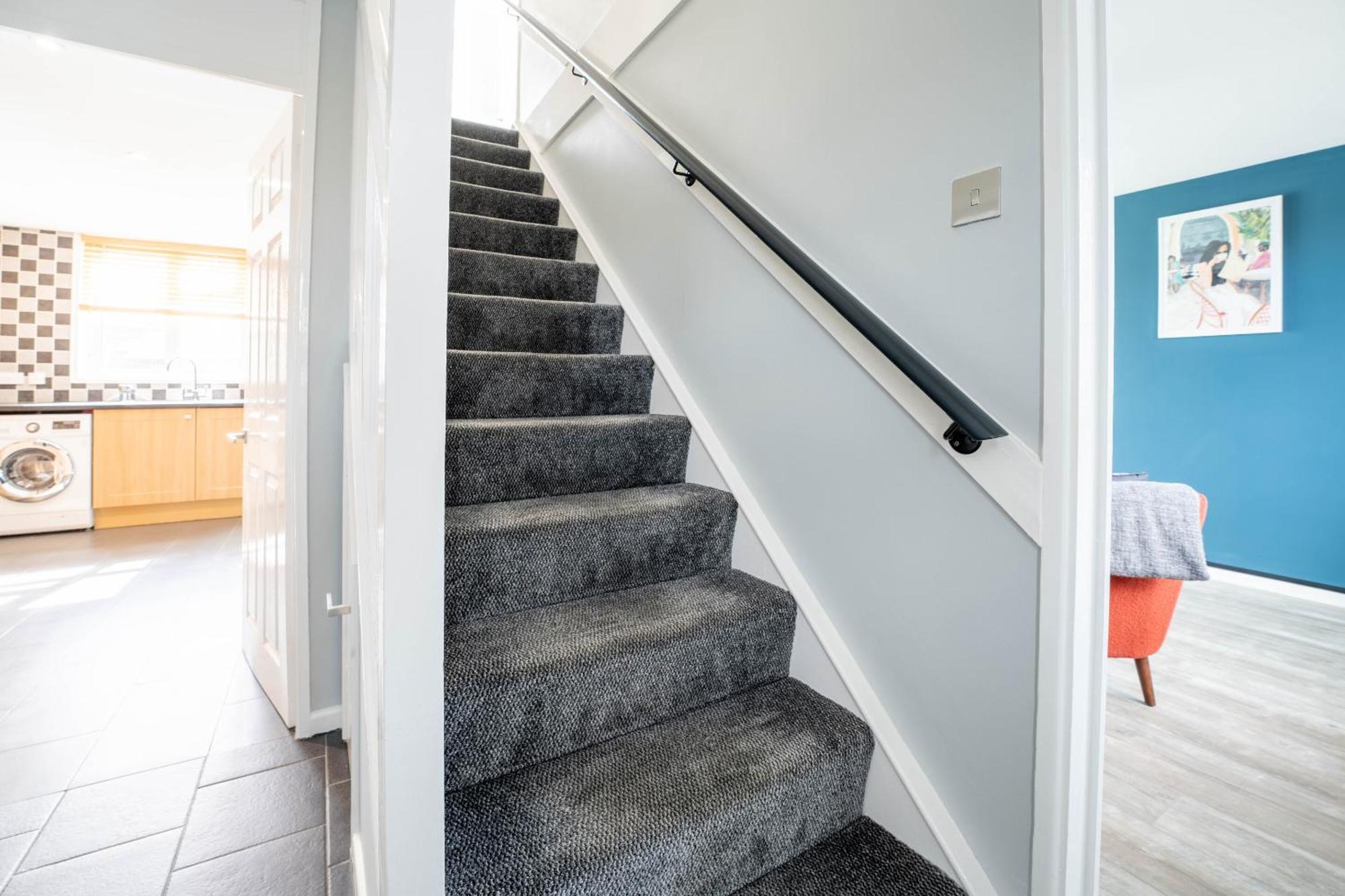 Gatwick Place - 4 Bed 2 Bath Self Contained House With Private Garden ホーリー エクステリア 写真
